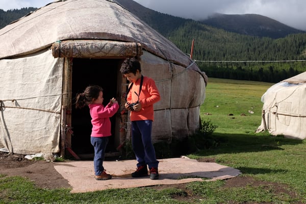 Quirguistão. Viajar cria memórias que se transformam em laços para a vida