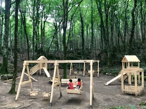 Georgia. Jardins públicos e os parques infantis são ótimos para fazer pausas com os miúdos