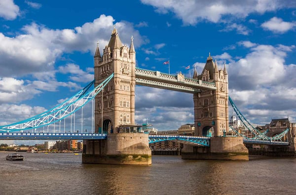 O rio tamisa e a sua mais famosa ponte, The Tower Bridge